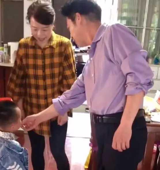 许敏|田静弟弟结婚被网友问及：杜新枝随礼你会收吗？对方3字霸气回应