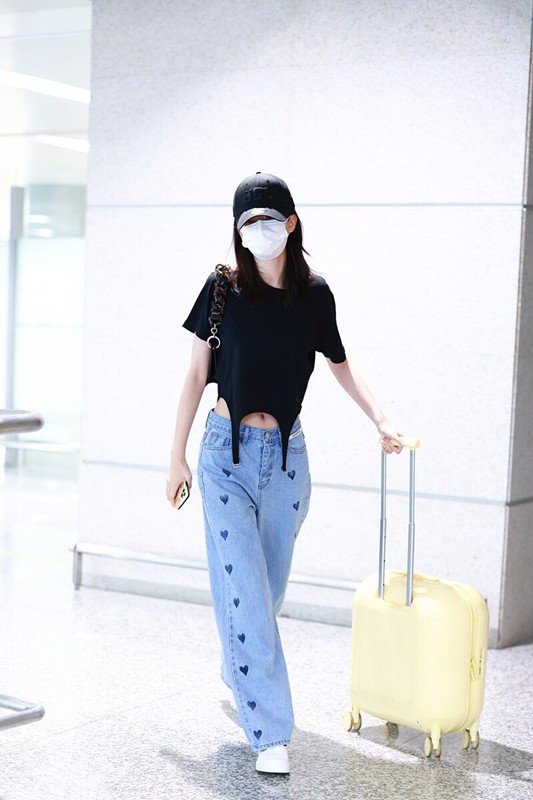 潮流新风|“T恤+阔腿裤”看似简单却难穿出时髦感，懂风格才能穿出高级感