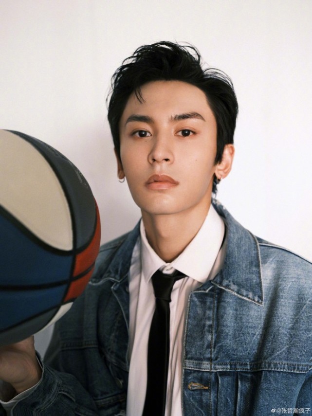 张哲瀚|不是真心道歉？张哲瀚外网坚持保留在靖国神社照片，大量证据曝光