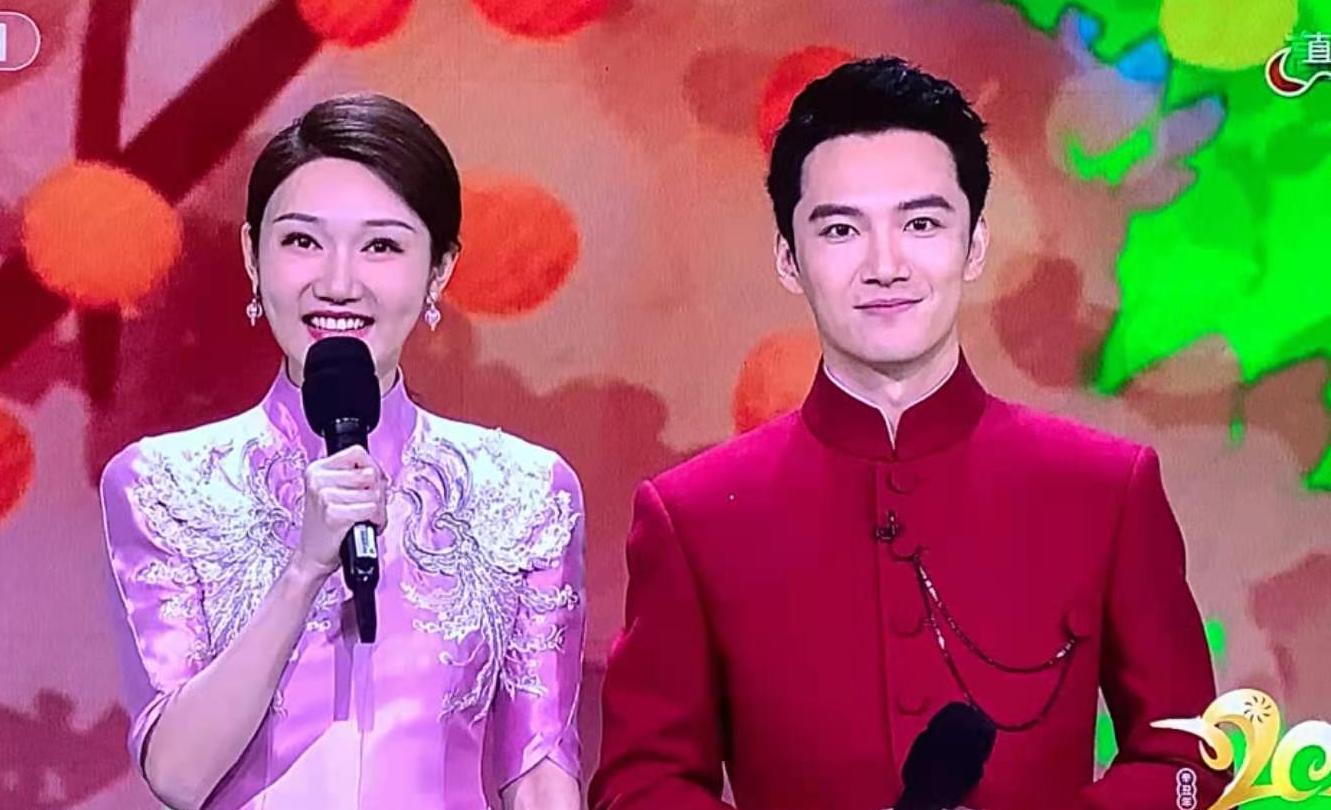 春晚|牛年春晚年龄最小主持人火了，台风不输鲁豫，美貌不输李思思，还是跳槽来的央视