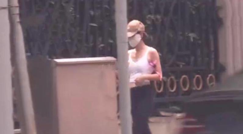 潮帮先生|马伊琍真没明星包袱，穿运动背心配瑜伽裤就出门，90斤瘦得像麻杆