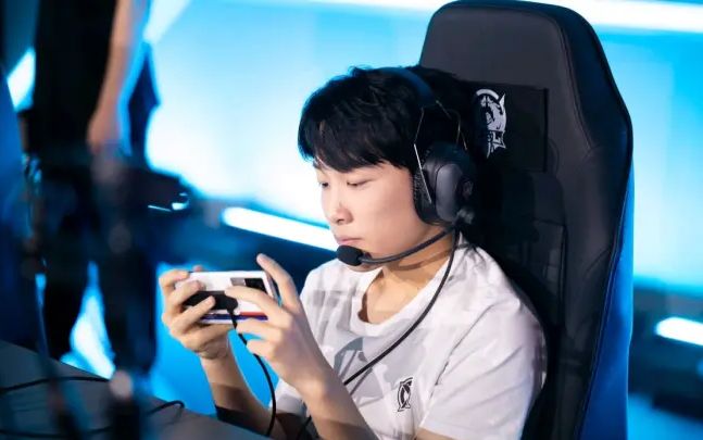 xyg|巅峰赛排名更新，XYG秀豆掉出前三，六个职业在榜前十，主播慌了