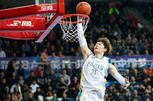 王哲林|2015年，得到球队100万股股份，王哲林的股份如今市值多少？