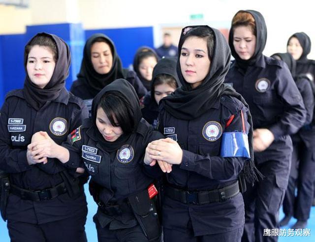在機場外被毆打，阿富汗女警官逃跑失敗，求助外國大使館沒有回應-圖4
