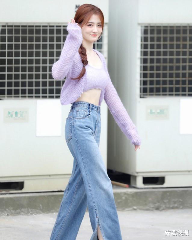 徐璐|徐璐胆子真大！陪妈妈参加综艺身穿BM风服装，“漫画腰”有点抢镜