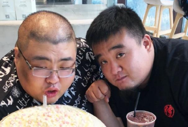 大蒜 网红大胃王泡泡龙离世后,昔日搭档转型,成为励志减肥博主