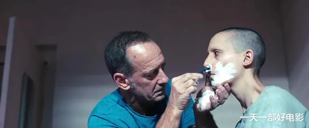 艾丽西亚|生猛到这个地步，一般人看不懂的尺度电影《钛》