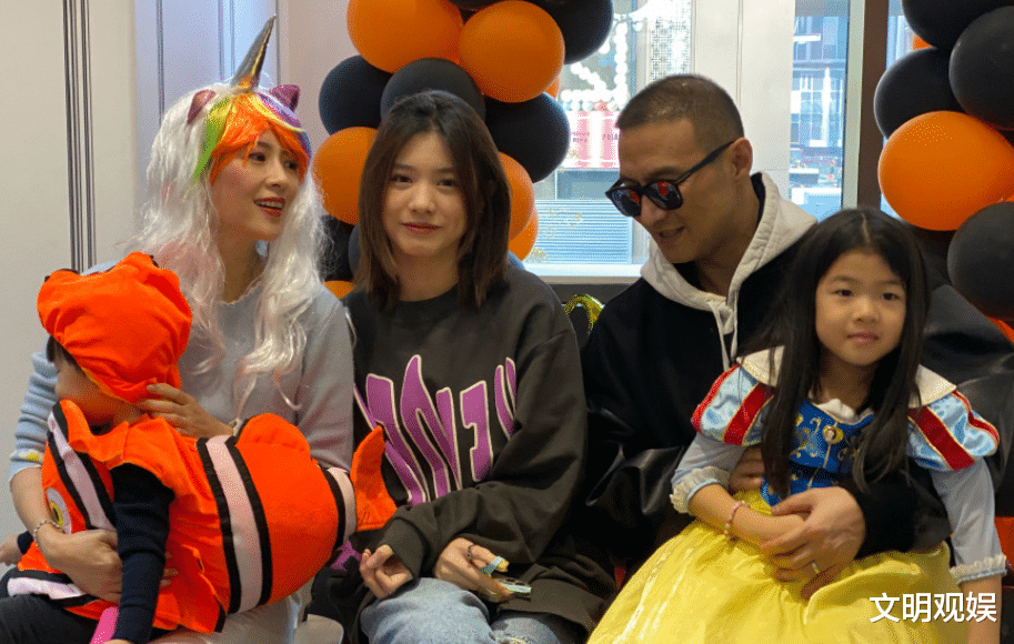 章子怡|章子怡为女儿庆生，2岁儿子正面照被公开，长得像谁一目了然