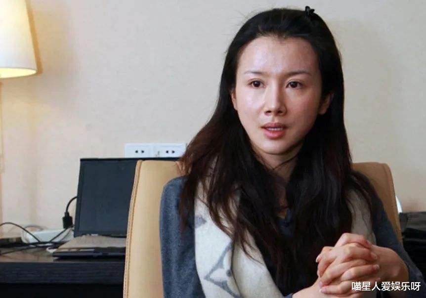 孙菲菲|张纪中选中的小龙女孙菲菲被导演打,红毯长裙掉落,整容毁掉前途