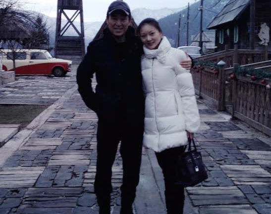 张艺谋|张艺谋：给小11岁岳母尽孝坦然从容，你们就是我的亲人