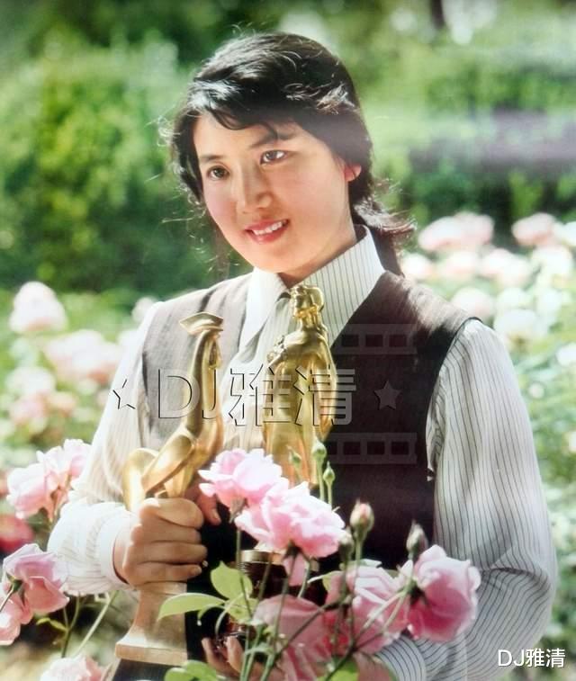 甜蜜的事业|《甜蜜的事业》42年，主演现状迥异，李秀明依然美丽，6位老艺术家已去世