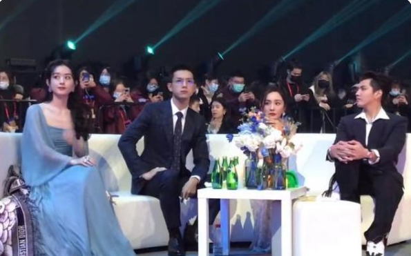 杨幂|赵丽颖主动跟杨幂打招呼，杨幂下意识反应太真实了，人品一目了然