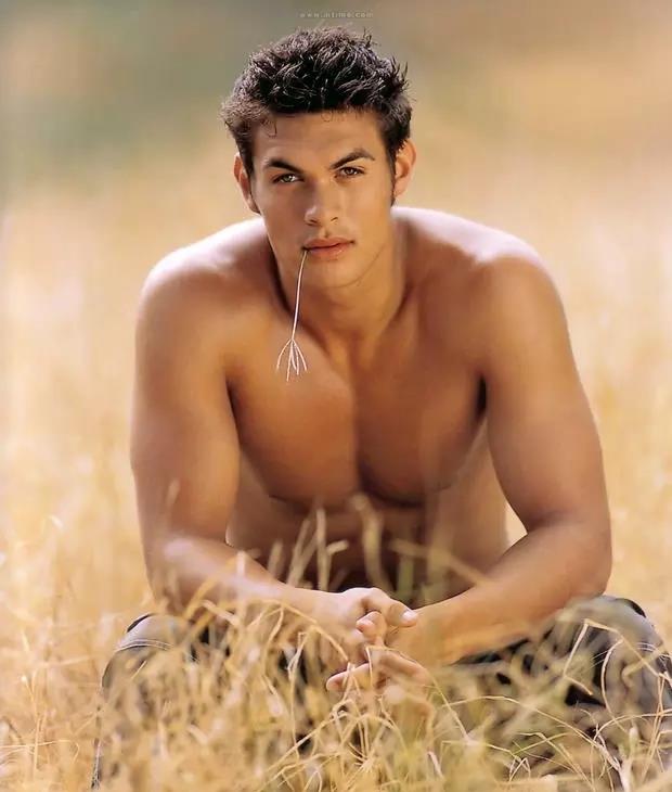 赵丽颖|“海王”杰森，8岁时爱上大他十二岁的未来老婆，把对方宠成小孩