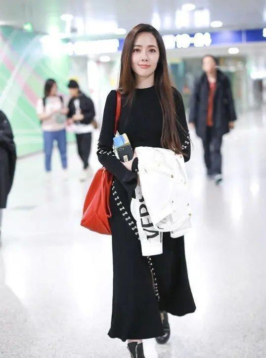 郭碧婷|小向太郭碧婷越来越有婆婆风范！穿紧身裙走红毯，有小肚子也自信