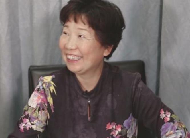 姚策|姚策小时候照片曝光，与姚爸合影一点都不像，和杜新枝像复制粘贴