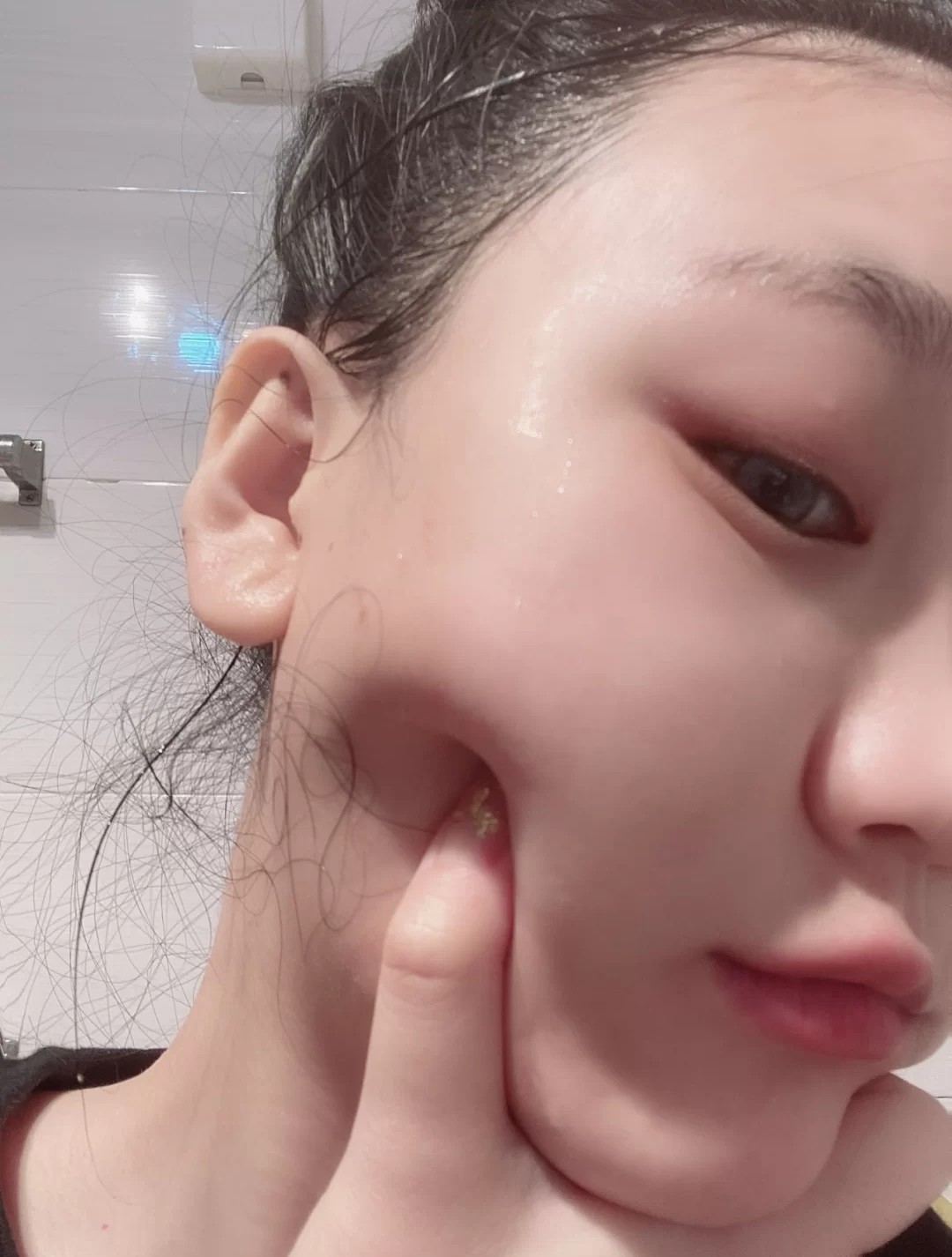 齐刘海|2款护肤品列入“伤脸黑名单”,皮肤科医生都不用,孕妇还敢用?