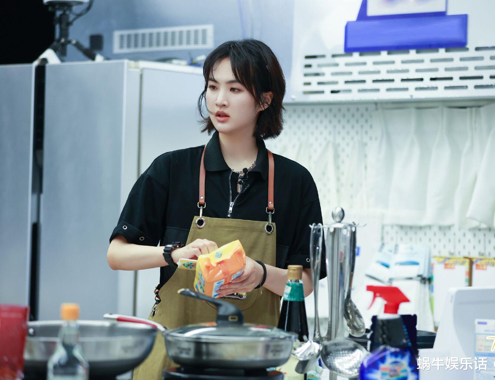 张雨绮|《中餐厅5》首播：周也活泼，宁静随和，姚安娜肉眼可见的尴尬