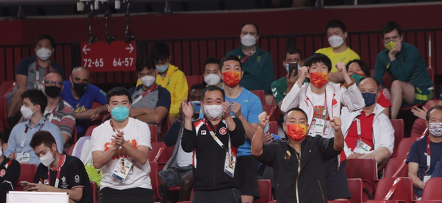 胡小小乖|刘国梁为樊振东鼓掌,中国男乒樊振东强势晋级决赛,马龙就等你了