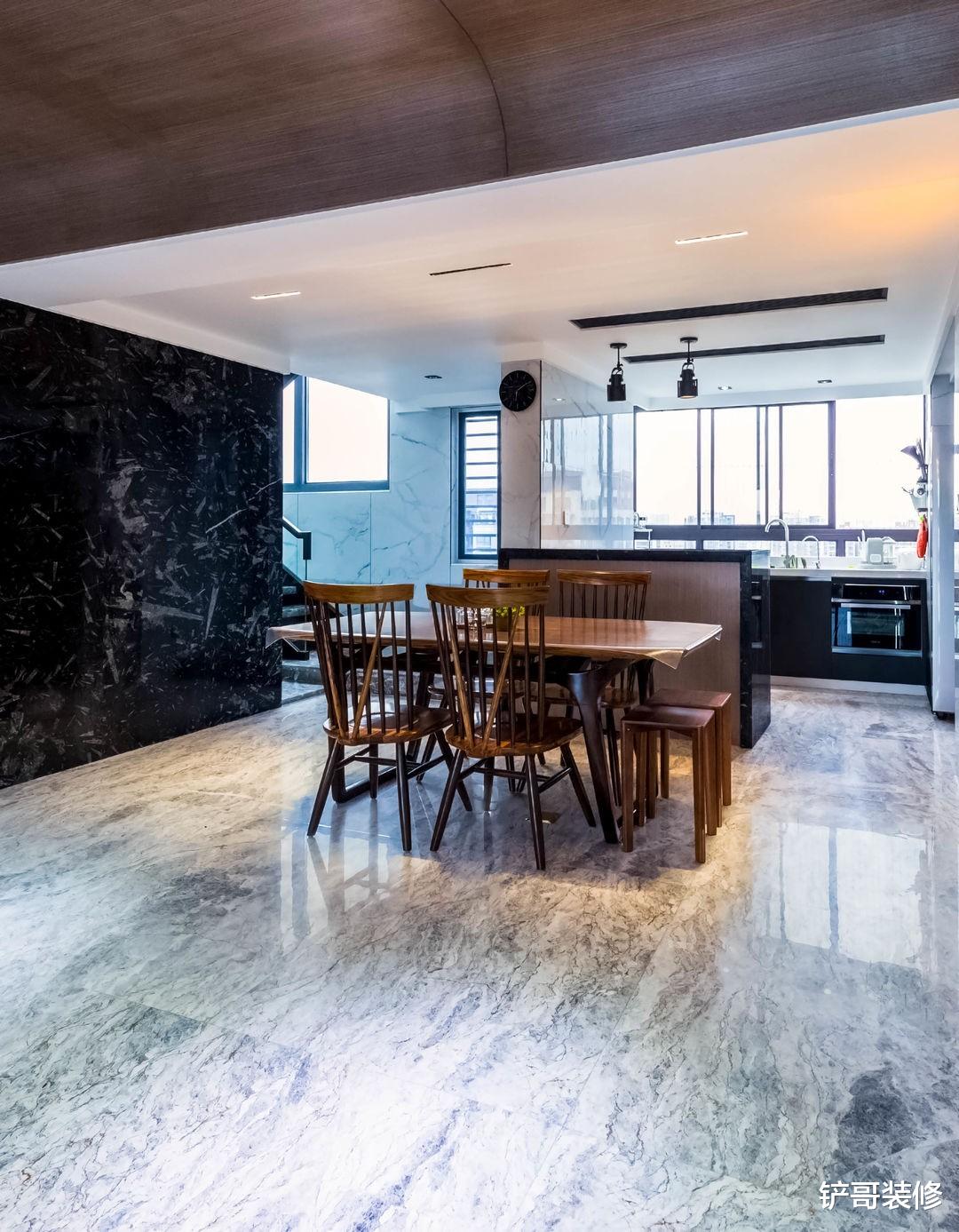 将复式变简单,用极简的画风勾勒生活,“空”也可以让人很满足