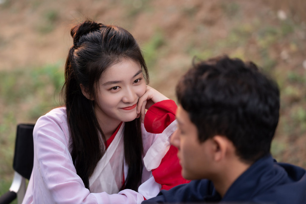 张雪迎|张雪迎重现紫霞仙子名场面，模仿朱茵wink，却被吐槽东施效颦太生硬