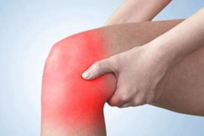 医学小栈|77岁老汉摔倒住院，查出滑膜炎，医生：双脚早有预示，是他没在意