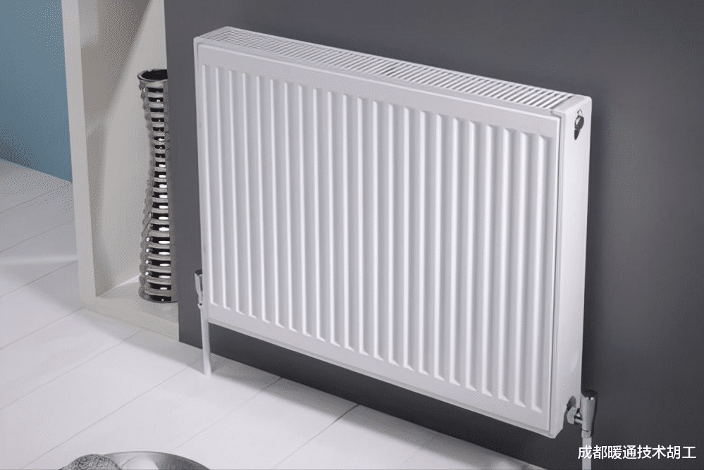 成都暖通技术胡工 同户型一套16800元和一套26800元的明装暖气片报价，二者有啥差异