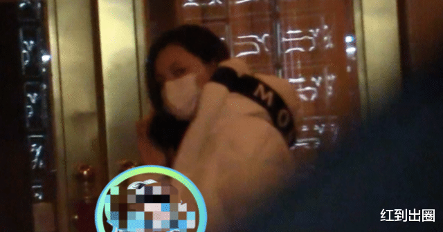 汪小菲|汪小菲否认出轨疑被打脸，深夜带美女回豪宅，车内抽雪茄吞云吐雾