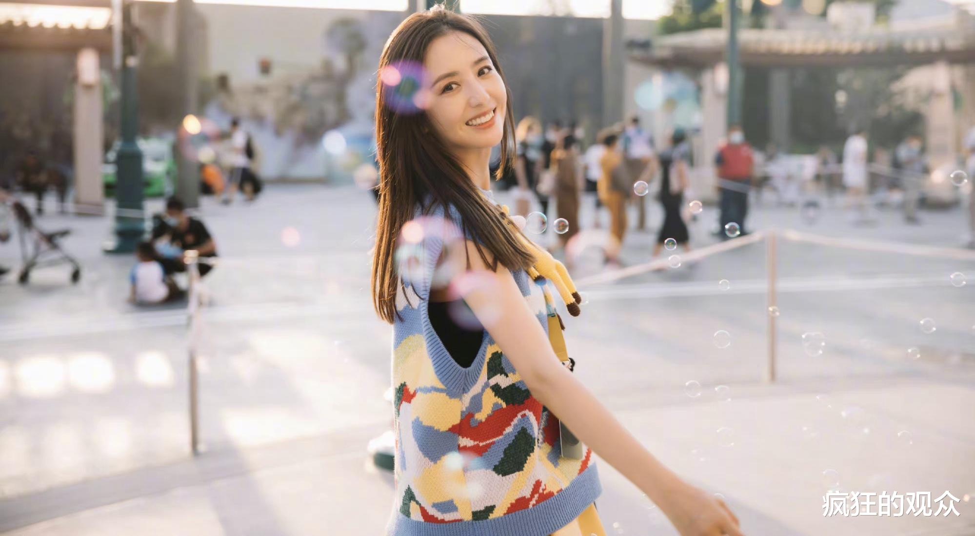 佟丽娅|离婚后的佟丽娅，好像开了挂，网友：红气养人