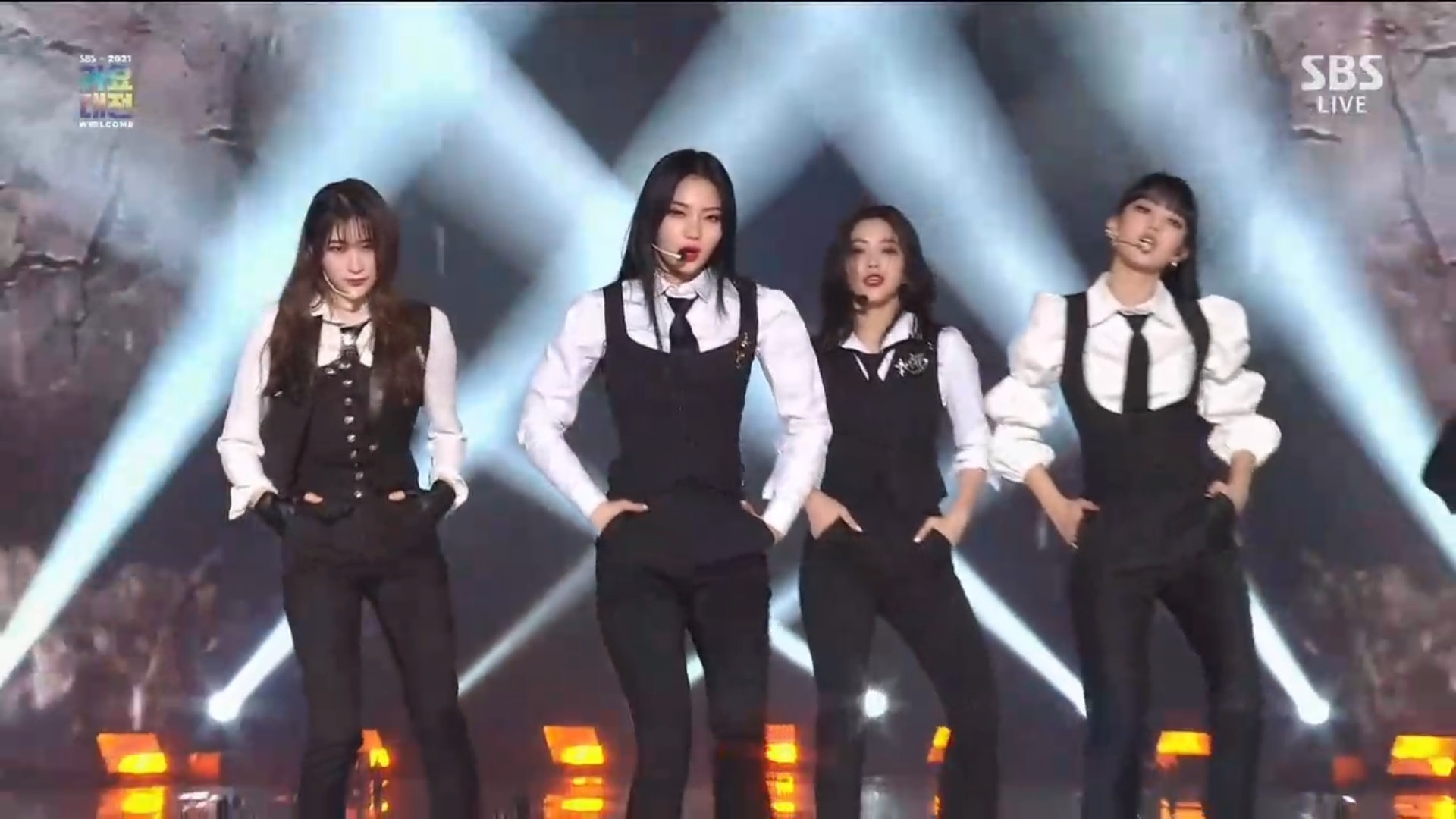 beast|SBS歌谣大战：李彩演惊喜回归，与申留真等人致敬BEAST经典