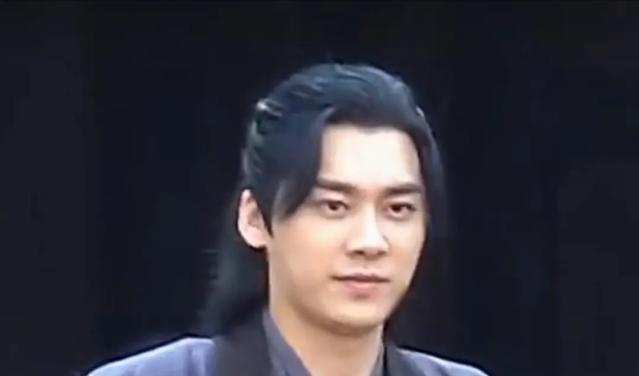 顿芳苓|人到中年就“发腮”？这些男星颜值骤降的背后，是骨相在作祟