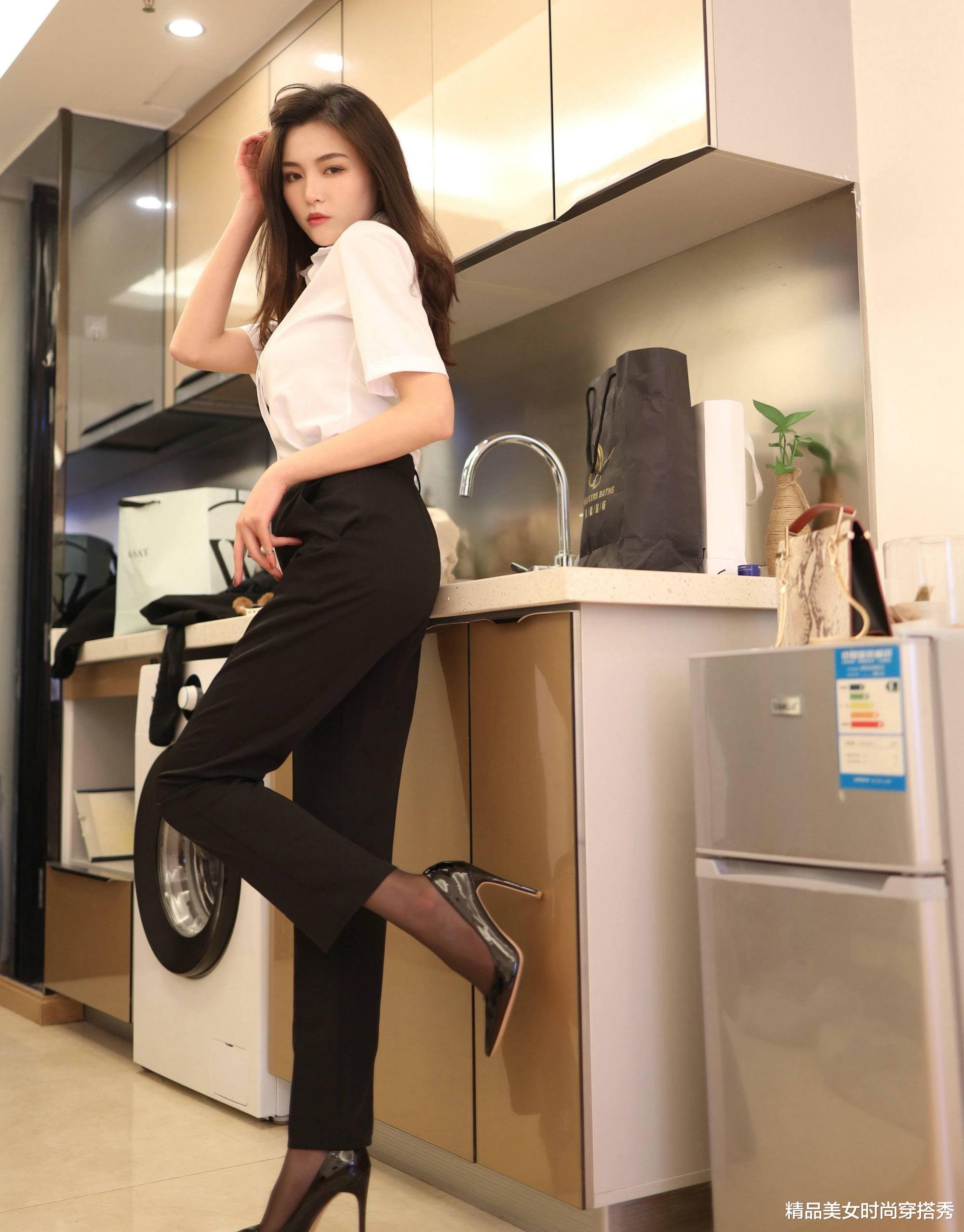 衬衫|白色衬衫+直筒西裤搭配一双漆皮高跟鞋时尚大方，做职场时尚达人