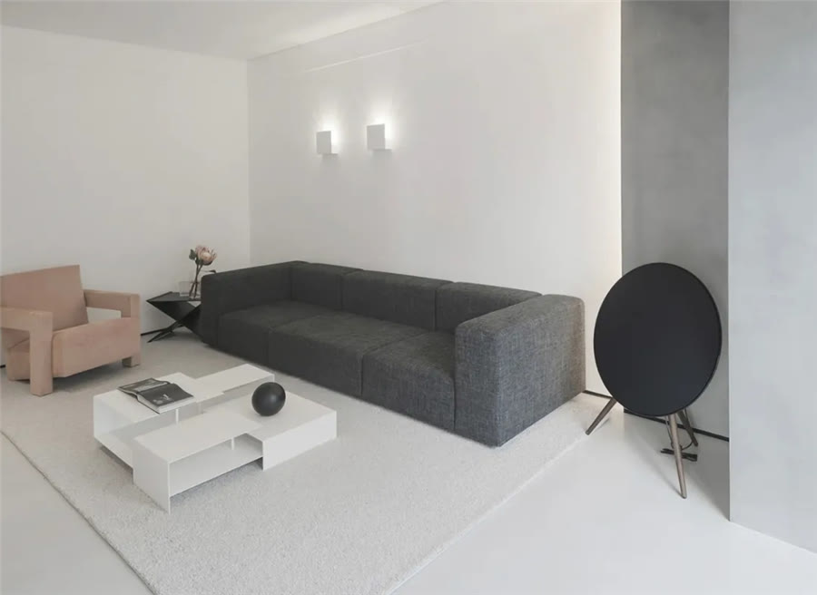 90后夫妻俩花百万，把家装成“家徒四壁”，130㎡空无一物太极简