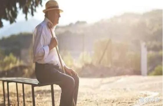 阿尔茨海默病|预防老年痴呆从现在开始,人到中老年,8种食物多吃