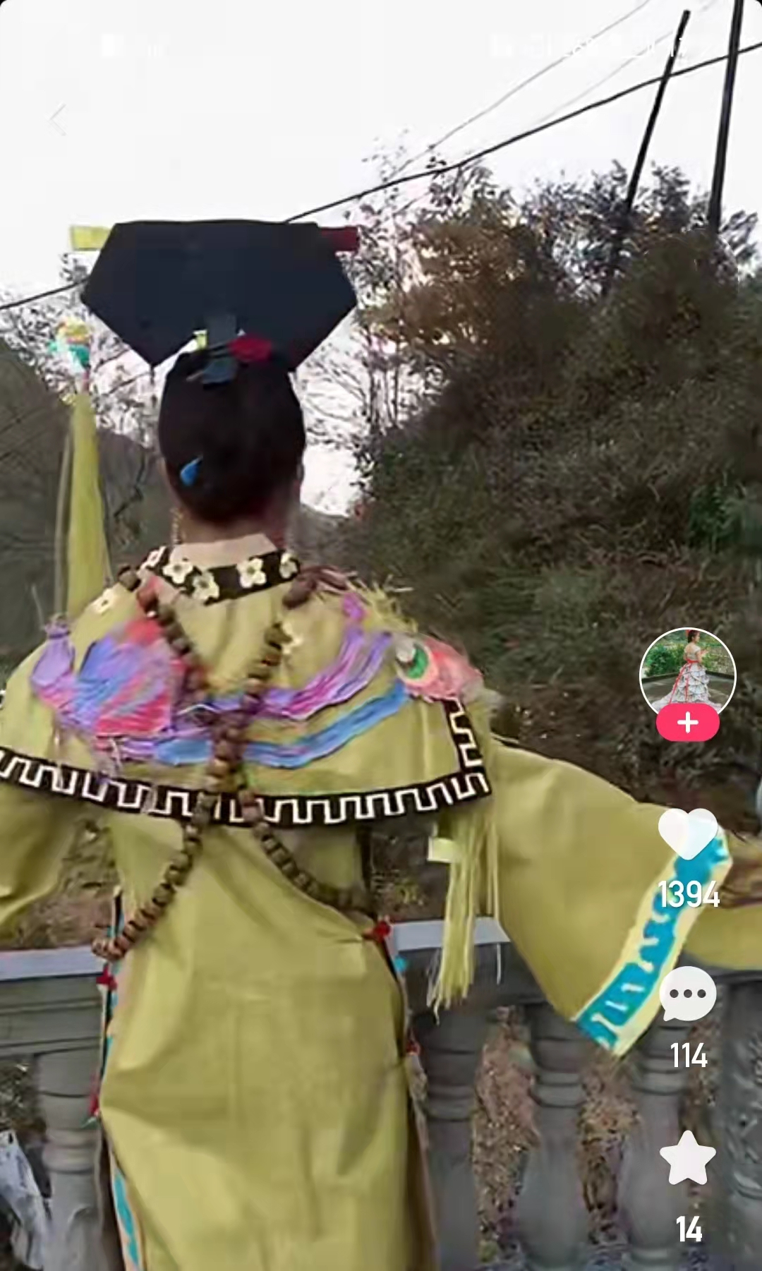 爱买买买的百万姐 甘肃姑娘创新改造服装引关注,上演农村时装秀,环保创意获赞