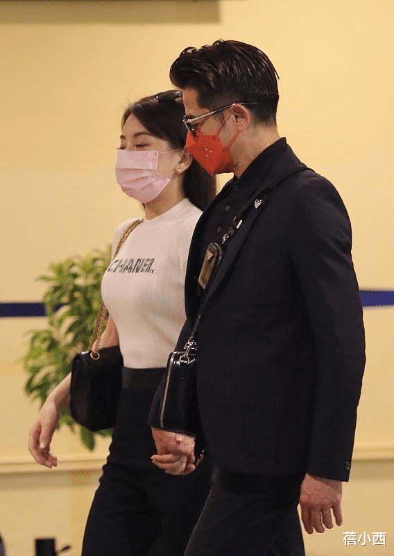 方媛|郭富城带小22岁娇妻方媛亮相，穿黑白配情侣装，比年轻人还恩爱