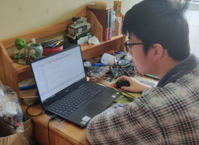 大学生|疫情下的西安大学生，用知识跟邻里“换菜”，叫人既酸楚又暖心