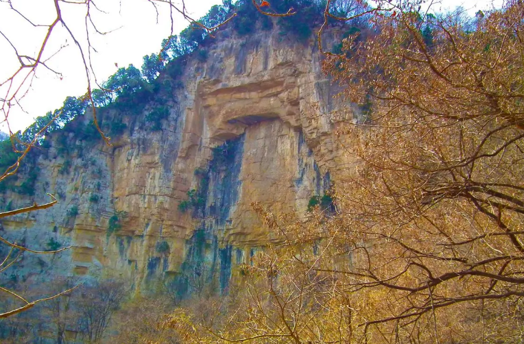 江西 又火了！山东一山脉景区，因洞穴天窗而走红，被赞“第二泰山”