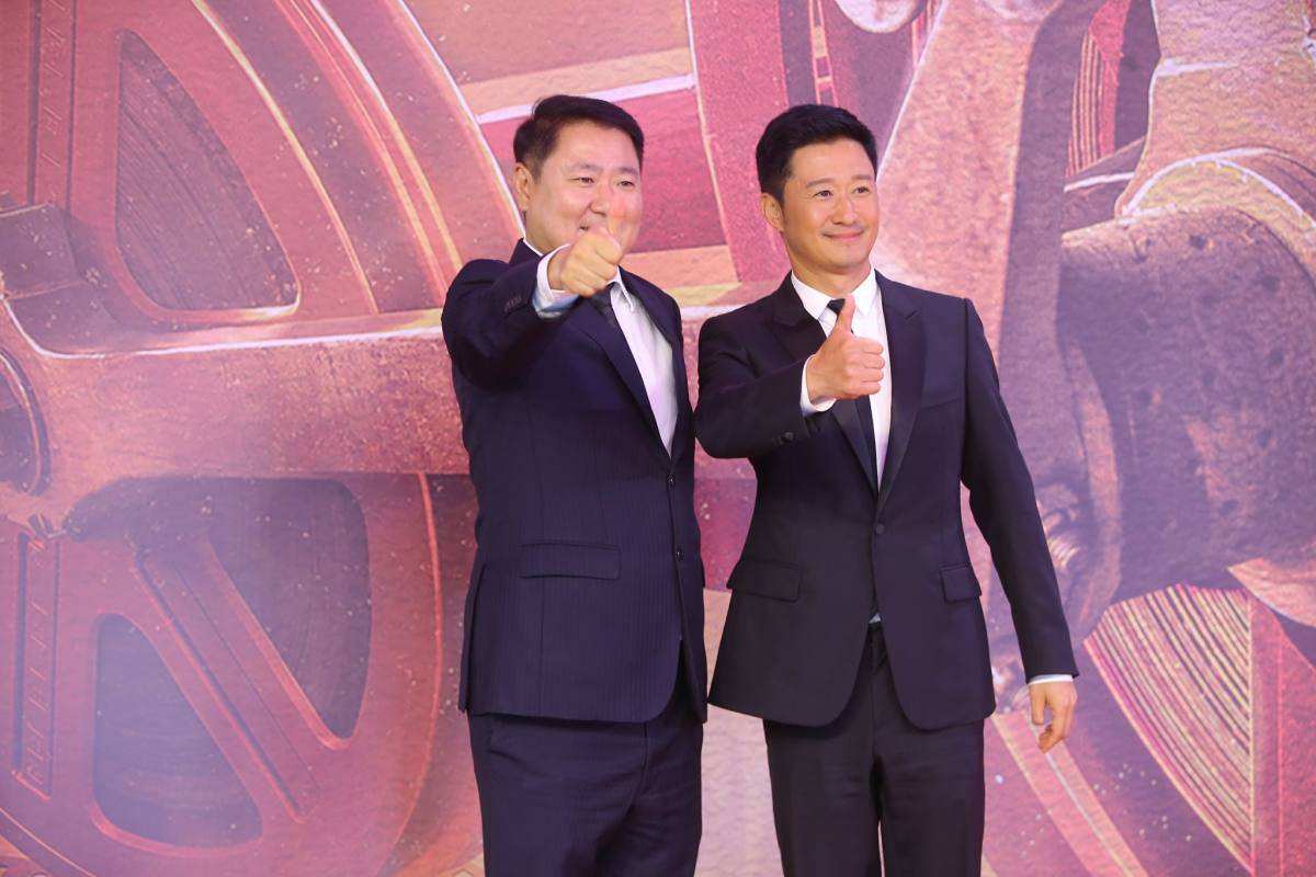 吴京|吴京替于冬“擦鞋”！坦言《长津湖》缺我行，却不可缺少于冬总