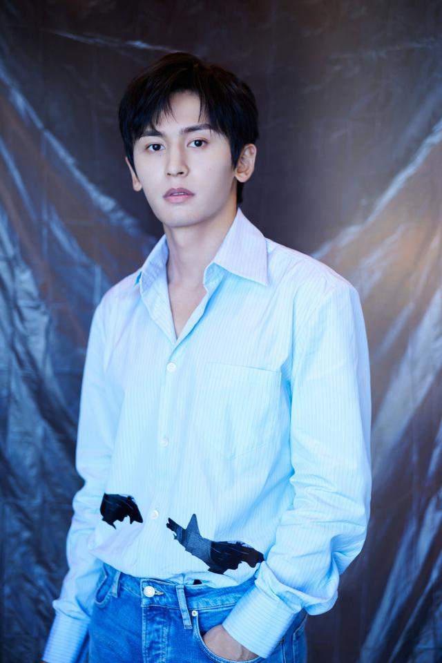 张哲瀚|张哲瀚被人民日报点名批评，多家品牌终止合作，他的结局已定！