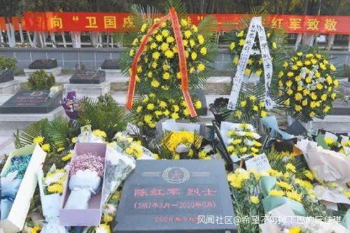 观察者网独家视频 兰州烈士陵园里有个特殊花圈，新疆棉花做的