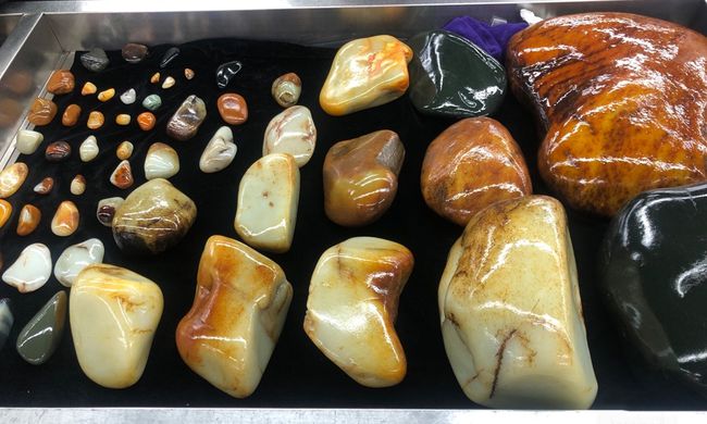 |谁说和田玉籽料就一定得有皮色?坑的就是你!