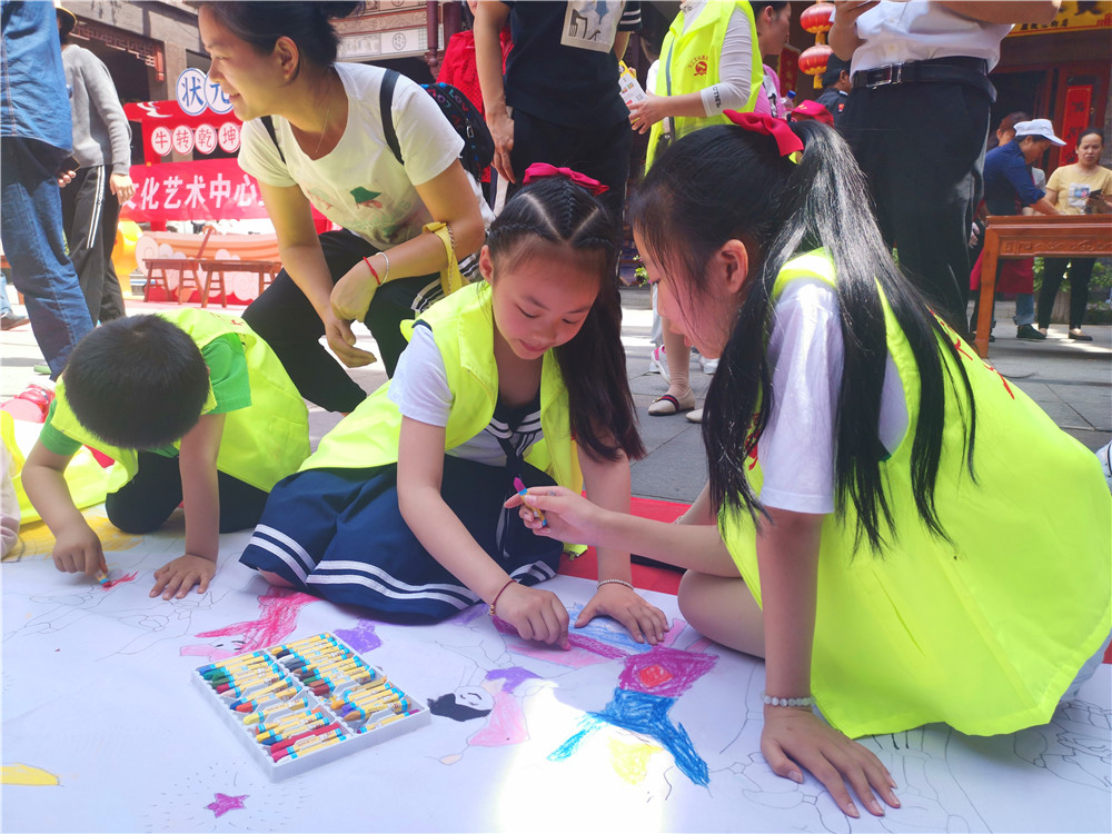 吉安大视界 江西吉安庐陵老街：百名青少儿共绘百米大型画卷 献礼建党百年