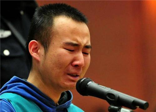 药家鑫被判死刑,临刑前的愿望仍遭拒绝,父亲希望他将罪恶都带走