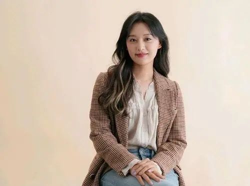 金智媛|“天然女神”金智媛：颜值丝毫不输宋慧乔，如今广告接到“手软”