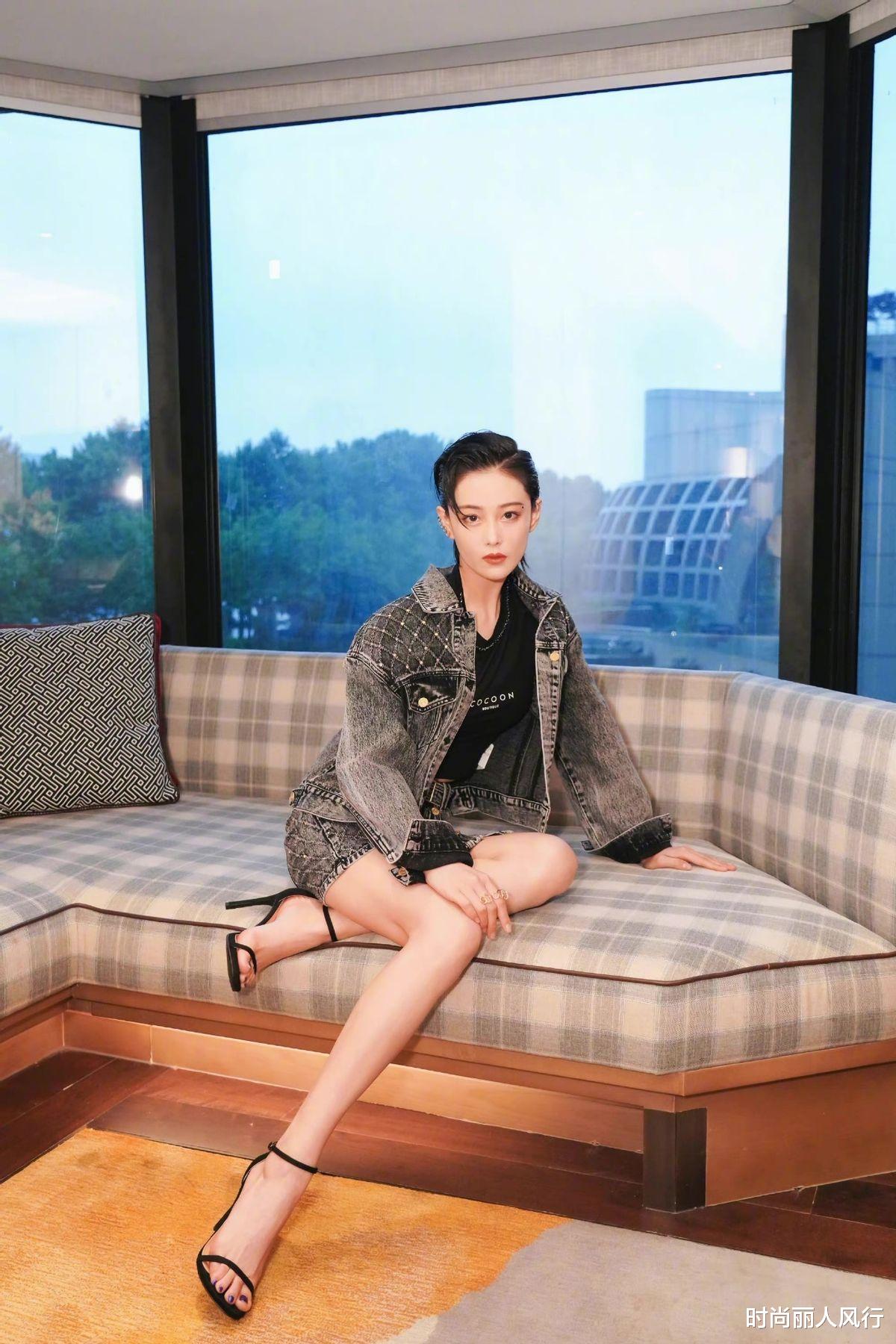 时尚丽人风行|张馨予军人老公高调露面！神仙侧颜帅成偶像剧男主，穿T恤不输明星