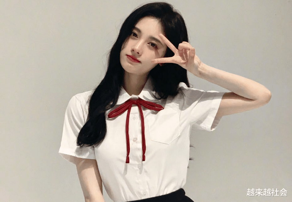 鞠婧祎|鞠婧祎，业务能力强长得也好看，除了一些行为有点作也没啥可黑