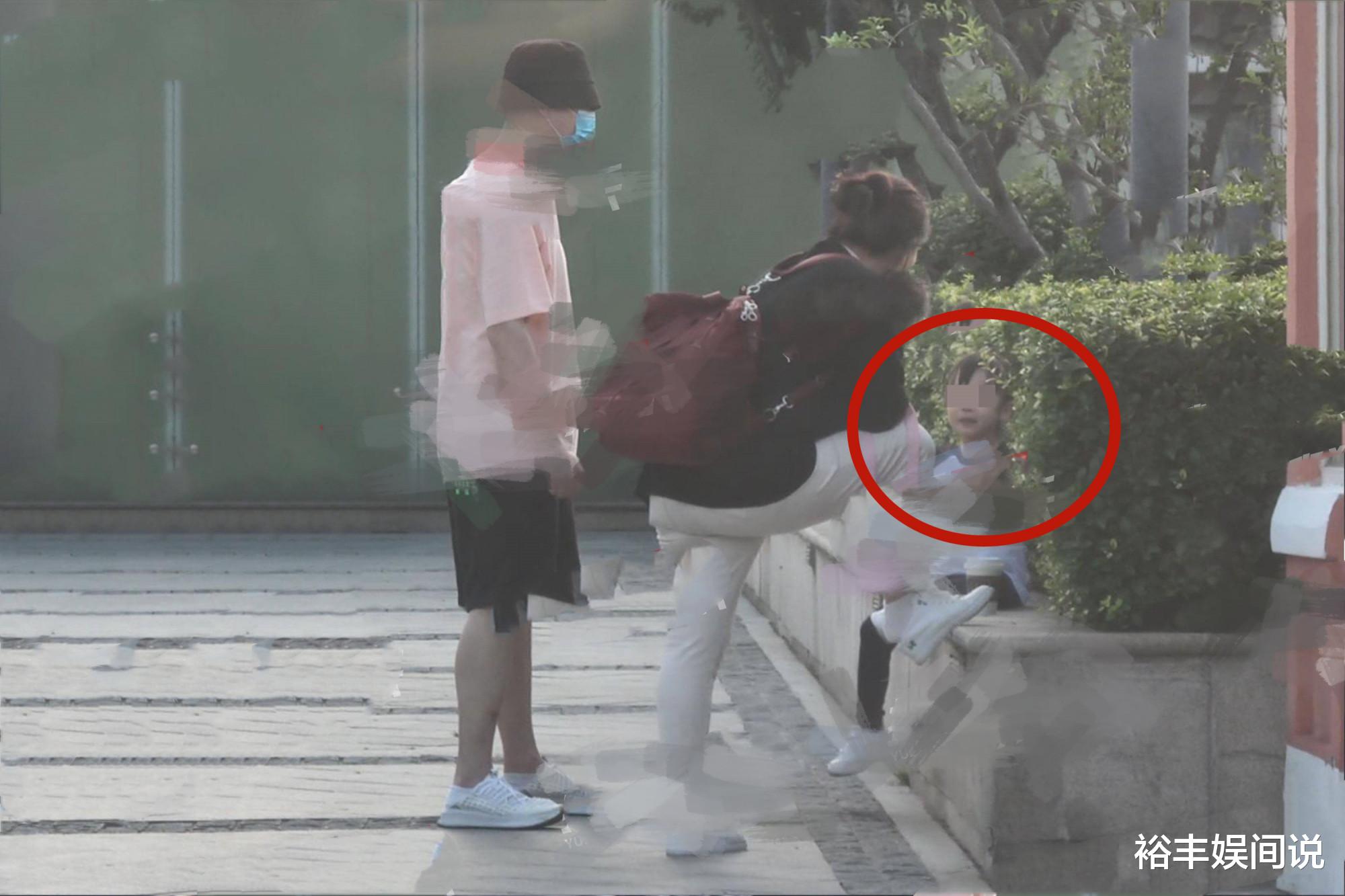 孙红雷|孙红雷三岁女儿近照曝光！五官清秀超可爱，扎马尾脸型像妈妈