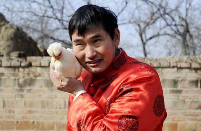 李思思|大衣哥干女儿回来报恩，网友纷纷猜测真实身份，或将替代陈亚男？