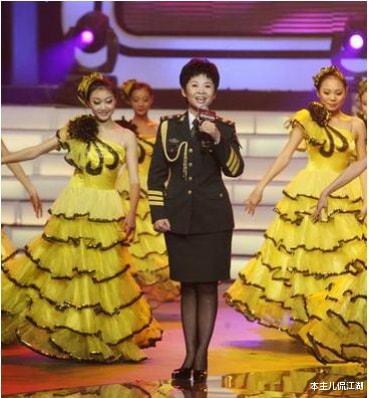 春晚|董文华“毁灭史”，她到底经历了什么？