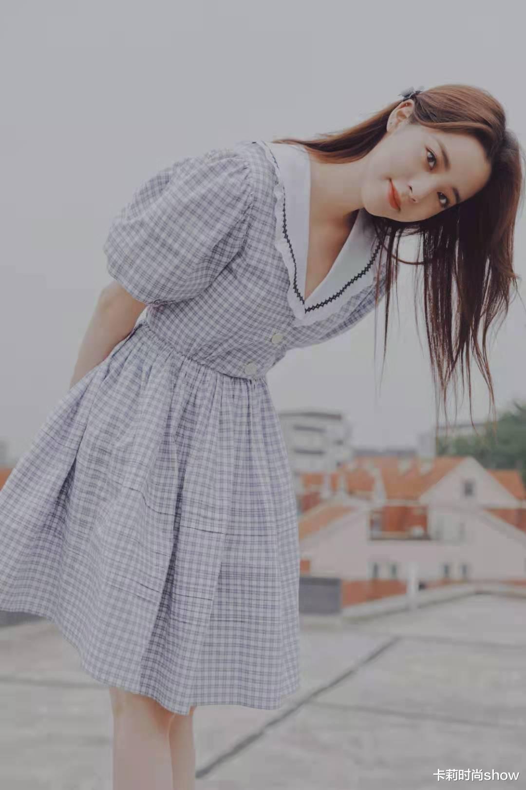 卡莉时尚show|欧阳娜娜才21岁就这么有料,穿红色长裙优雅迷人,韵味十足好吸睛